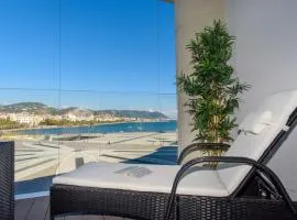 Mareluna Crescent - Luxury Seafront Experience