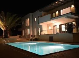 Villa Valsavia-apartment Monsena with pool and SPA