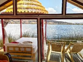 Uros Qhota Uta Lodge，位于普诺的木屋