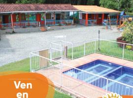 Hotel Campestre Alto Bonito del Quindío，位于El Cuzco的酒店