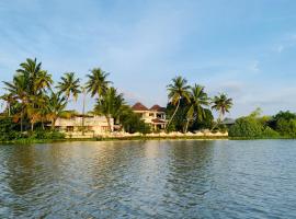 BluSalzz Villas - The Ambassador's Residence, Kochi - Kerala，位于科钦的带停车场的酒店
