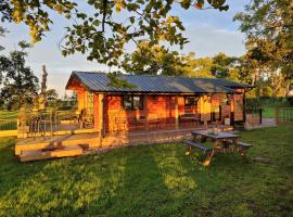 Cosy wood cabin in rural area near national park，位于卡姆诺克的别墅