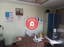 OYO 82648 Hotel Royal，位于戈德亚姆的酒店
