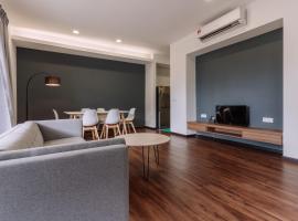 RTS - ROXY Townhouse Sematan - Private - UPPER UNIT，位于Sematan的度假屋