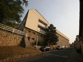 Hotel Vár，位于许迈格的酒店