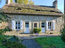 "Rêves de Gamins", Chambre de droite, 4 couchages dans gîte de campagne "La Camusière", proche du Pôle Européen et du circuit des 24h，位于Champagné的住宿加早餐旅馆