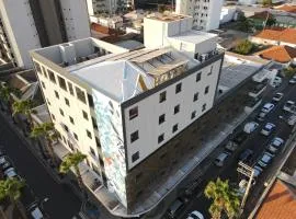 LA HOTEL VOTUPORANGA，位于沃图波兰加的宠物友好酒店