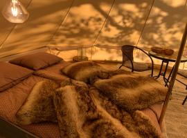 Karula Stay - Romantic Glamping II at Karula National Park, Treetent included!，位于Ähijärve的酒店
