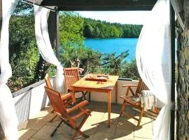 A wonderful holiday home with lake access