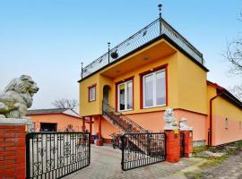 Cottage by Ostrowieckie Lake with Private Beach，位于Kosierzewo的酒店