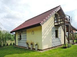 Cottage with a fenced garden, Kolczewo，位于科乌切沃的酒店