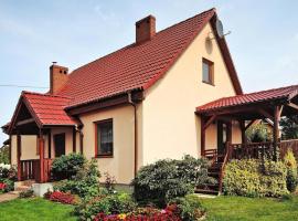 Large holiday home with a great, fenced garden, Dargobadz，位于Dargobądz的酒店