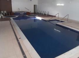 Flat no APART-HOTEL Cavalinho Branco com PISCINA AQUECIDA 1D8，位于阿瓜斯迪林多亚的酒店