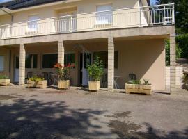 瑞纳德农家旅馆，位于Saint-Pantaléon-de-Larche的酒店