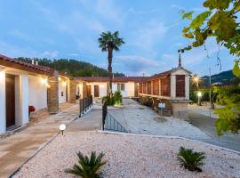 Hotel Donas e Cabaleiros，位于Pousada的酒店