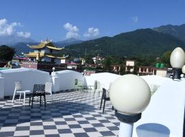 Gliders Holiday Inn，位于Baijnāth的酒店