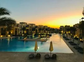 Mangroovy - Elgouna Authentic Designer shared home 2 BDR each with private bathroom for Kitesurfers with Pool View & Beach Access