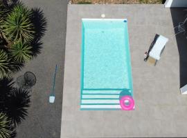 Villa Montaña Colorada，位于拉哈雷斯的酒店