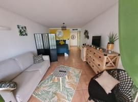 Studio cosy, vue sur mer villages vacances Sainte anne chèques vacances acceptés，位于圣安尼的度假村