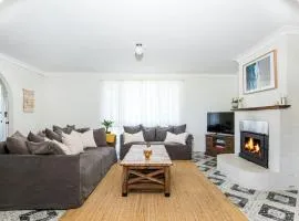 Whitewash I Pet Friendly I 5 Mins Walk to Beach