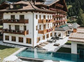 Hotel Tauernhof，位于格罗萨尔的酒店