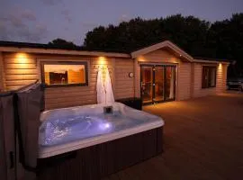 Cambridgeshire Lakes - luxury lodges in a stunning lake location