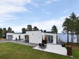 Luxury modern 5BR beach House for Weekend Getaways near Piteå，位于皮特奥的乡村别墅