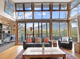 Les Perrieres Lodge - Spacious 3BR Luxury l Gym l Indoor Pool l Tennis l WiFi l BBQ，位于克拉肯巴克的酒店