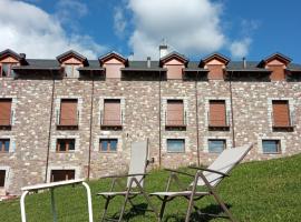 Apartamentos nuevos con encanto Fio de Neu，位于Laspaúles的酒店