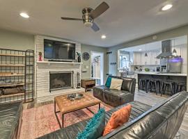 Quiet Nashville Area Home with Pool - 15 Mi to Dtwn，位于Joelton的酒店
