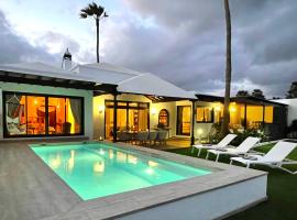 Villa Vista del Mar - Oceanfront Luxury with Private Pool，位于科斯塔特吉塞的高尔夫酒店