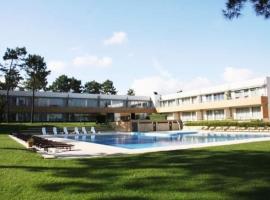 Barca House - Nature - Golf - Pool & Beach，位于埃斯波森迪的高尔夫酒店