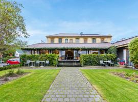 The Grand Hotel & Bar - Akaroa，位于阿卡罗阿的酒店