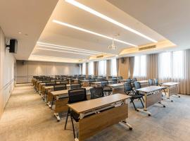 嘉兴海盐海丰路亚朵酒店，位于海盐的酒店