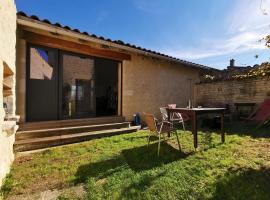La maison de Thomas，位于Saint-Amant-de-Boixe的酒店