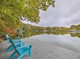 Birchwood Cottage with Red Cedar Lake Access!，位于Birchwood的酒店