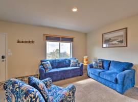 Cedaredge Hideaway with Grill and Mountain Views!，位于Cedaredge的酒店