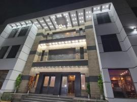 Royaute Luxury Hotel Sialkot，位于锡亚尔科特的酒店
