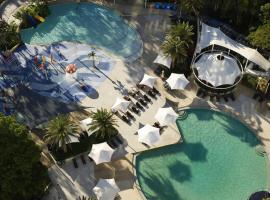 黄金海岸RACV皇家松林度假村，位于黄金海岸的带泳池的酒店