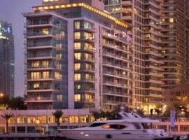 努然玛丽娜服务公寓，位于迪拜Jumeirah Lakes Towers Tram Station 2附近的酒店