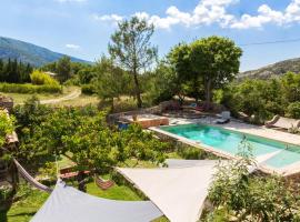 Villa charmante à Vauvenargues avec piscine privée et jardin，位于Vauvenargues的酒店