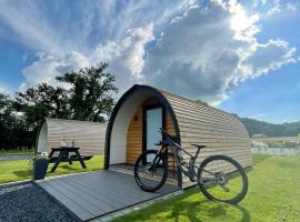 Eastridge Glamping - Camping Pods，位于什鲁斯伯里的酒店