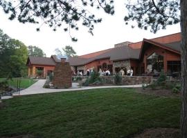 Balsam Lake Lodge，位于Balsam Lake的酒店