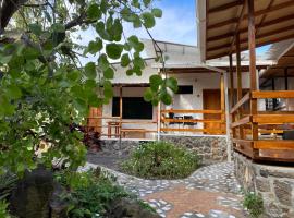 La Peregrina Galapagos B&B，位于阿约拉港的住宿加早餐旅馆