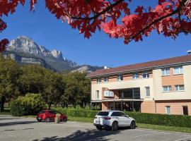 HDB H&ocirc;tel De Bernin - ex Domaine des Fontaines，位于贝尔南的带泳池的酒店