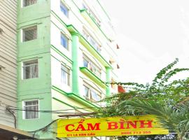 Cẩm Bình Hotel，位于头顿的酒店