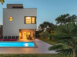 Beautiful Home In Premantura With Outdoor Swimming Pool
