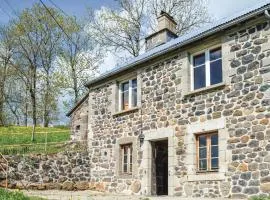 Three-Bedroom Holiday Home In Cheylade