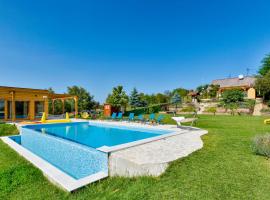 Beautiful Home In Dragoslavec With 3 Bedrooms, Sauna And Outdoor Swimming Pool，位于Gornji Mihaljevec的酒店