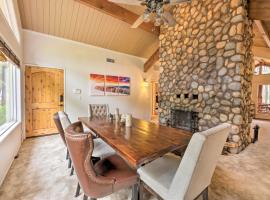 Wooded Yard, Gas Grill Lush Pinetop Retreat，位于派托普湖畔的酒店